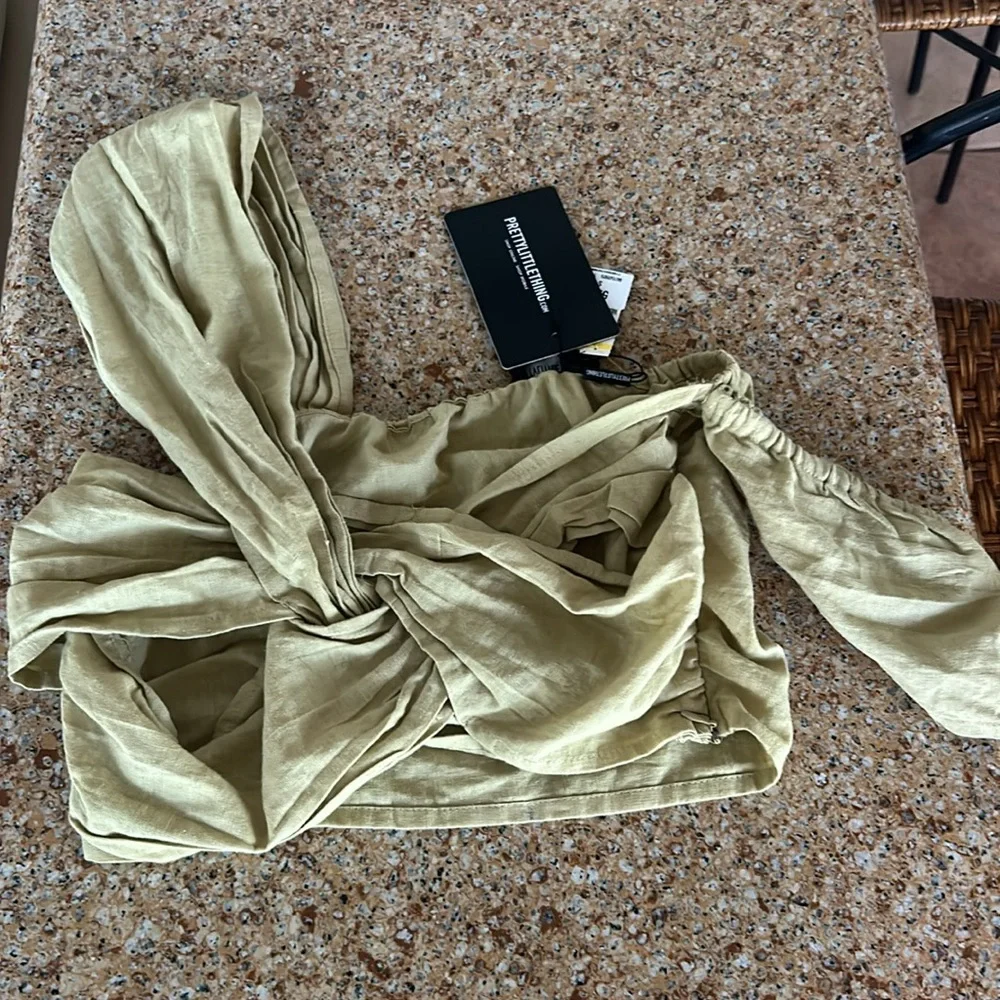 PrettyLittleThing crop top NWT